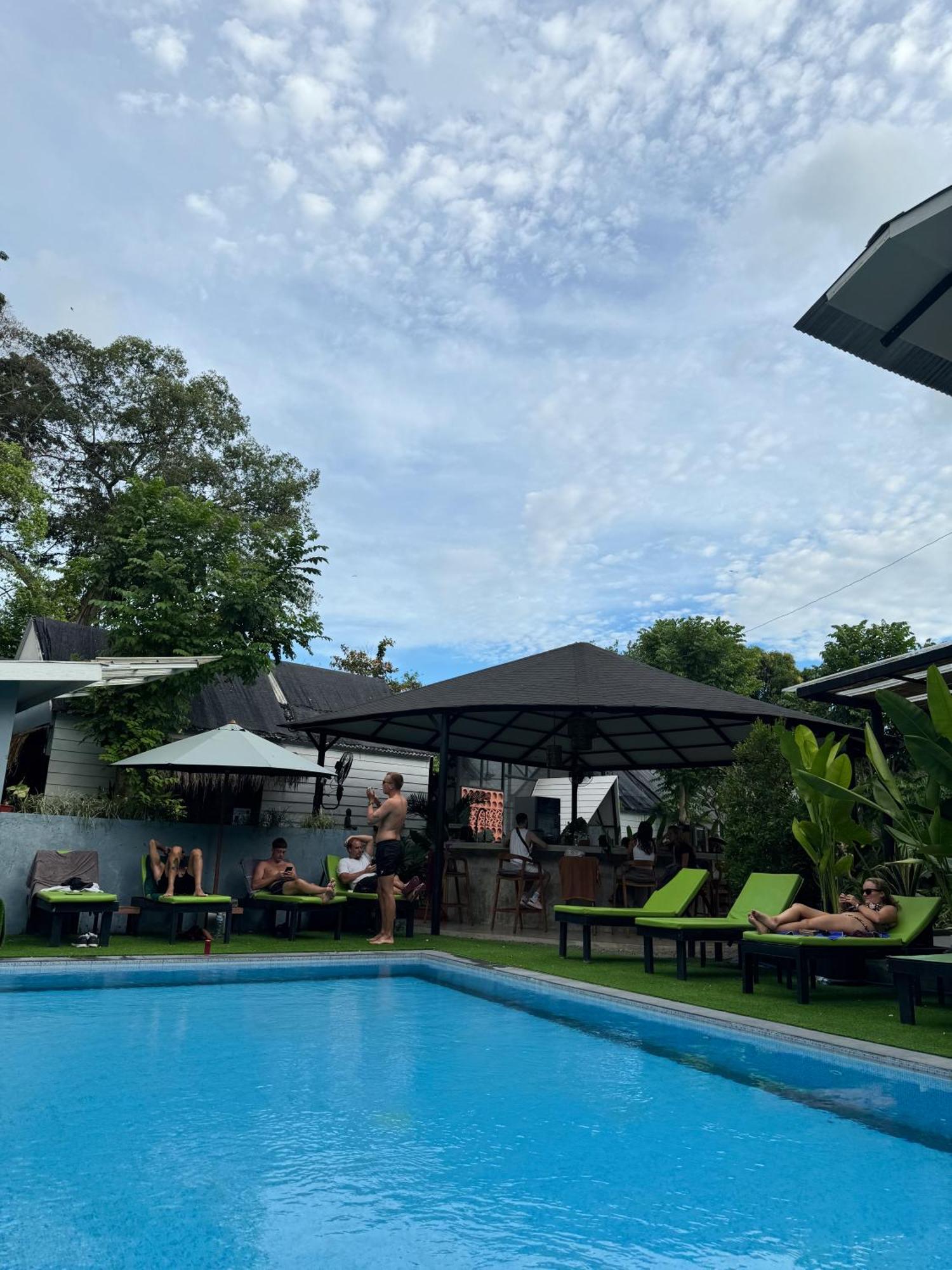 The Jungle Hostel Canggu Экстерьер фото