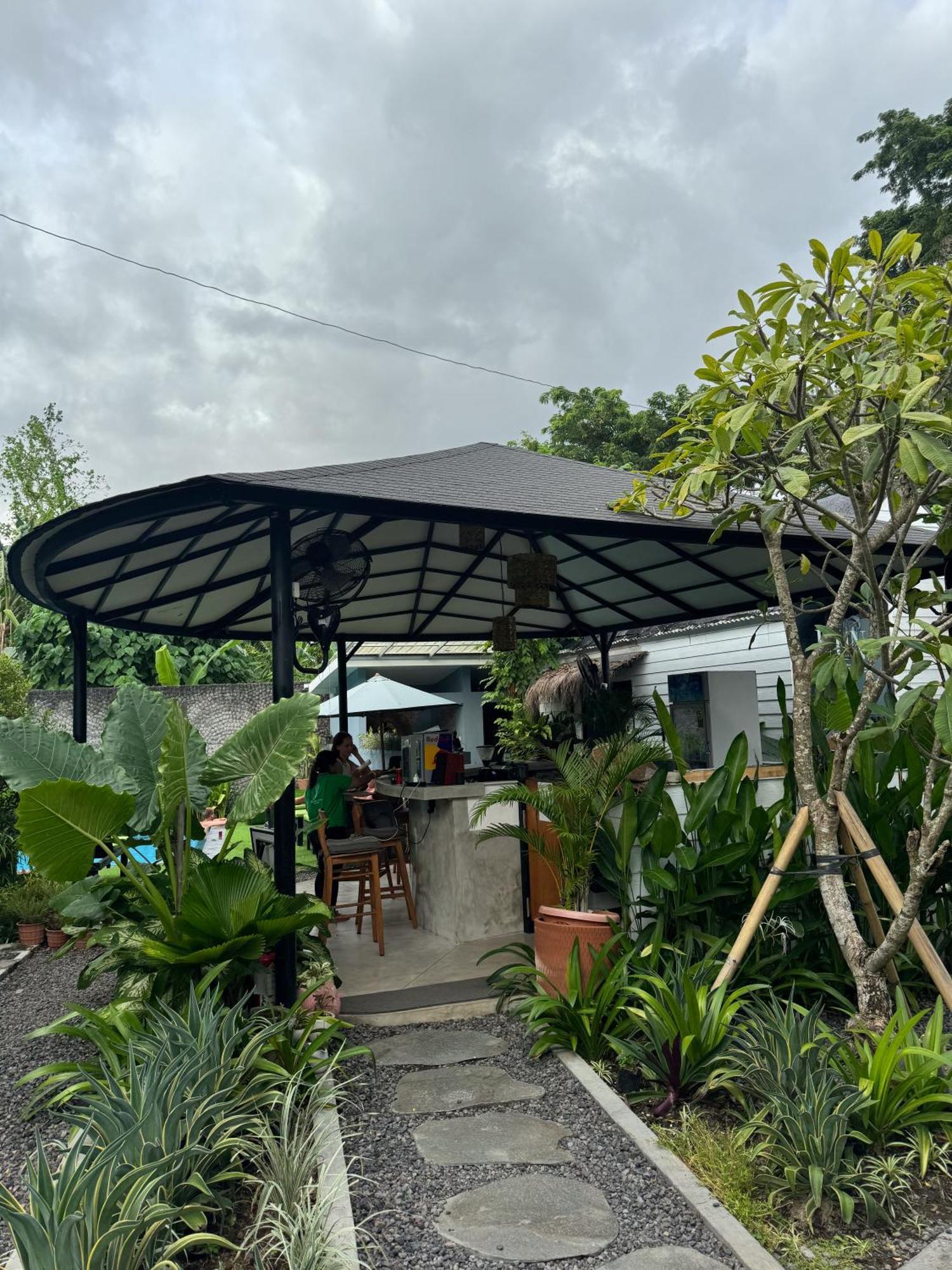 The Jungle Hostel Canggu Экстерьер фото