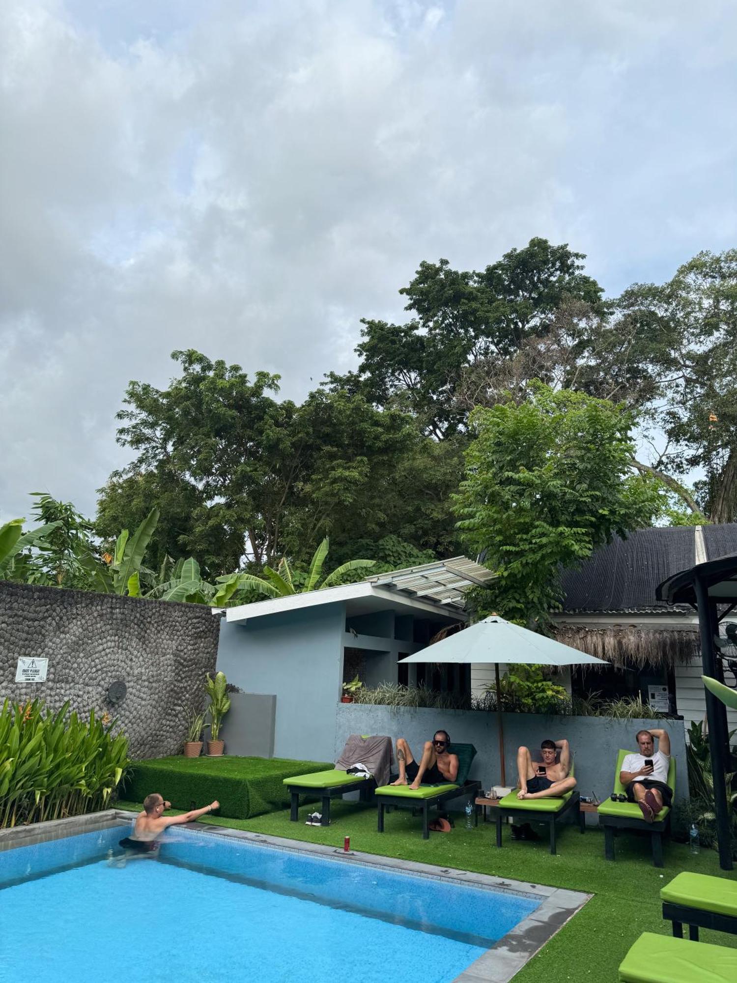 The Jungle Hostel Canggu Экстерьер фото