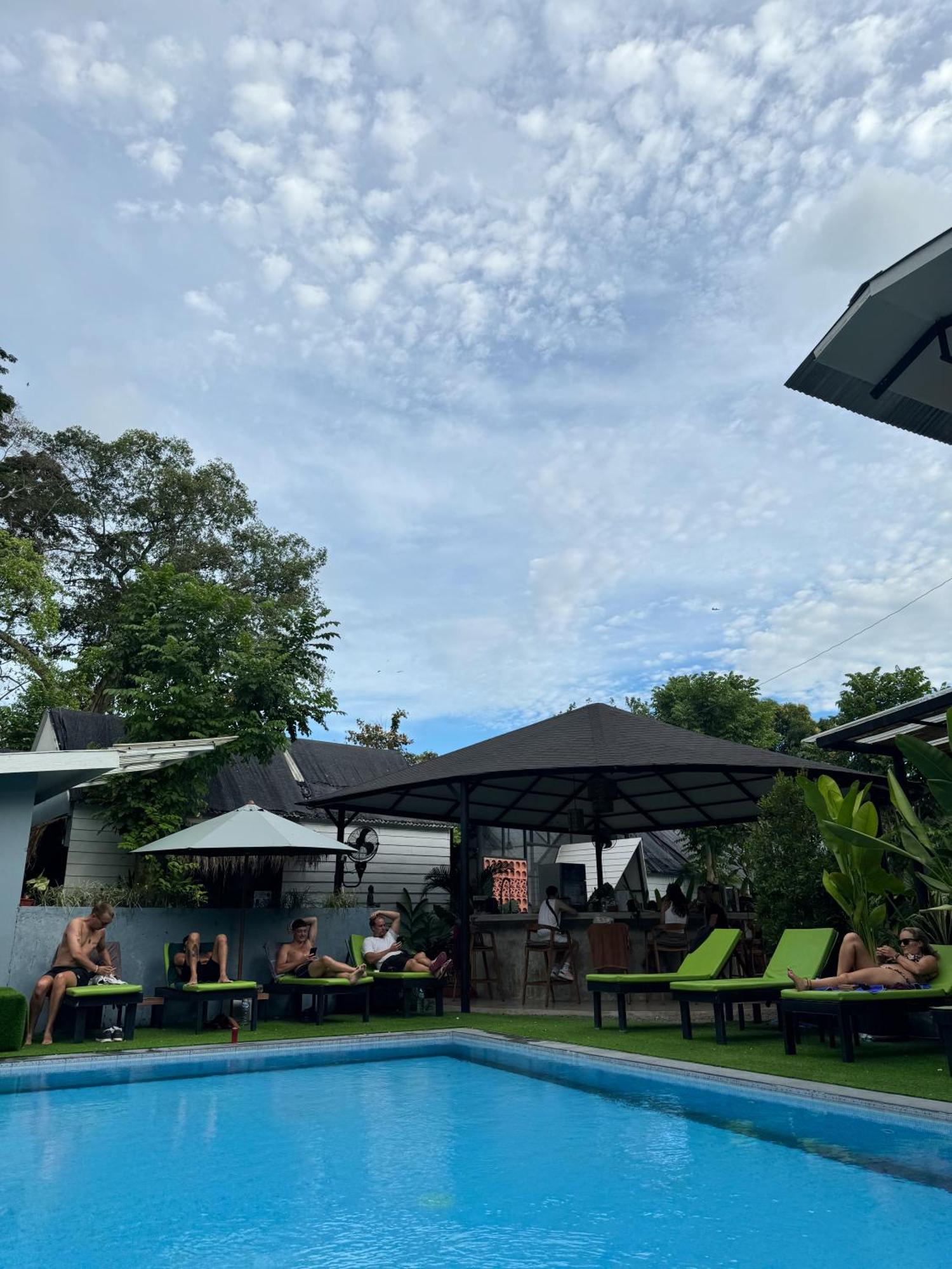 The Jungle Hostel Canggu Экстерьер фото